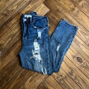 Vintage almost famous ripped jeans. Size : 7